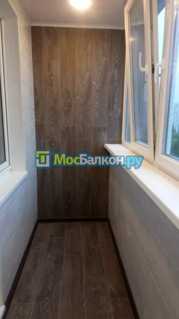 Отделка балконов ламинатом в Москве цены под ключ от МосБалкон